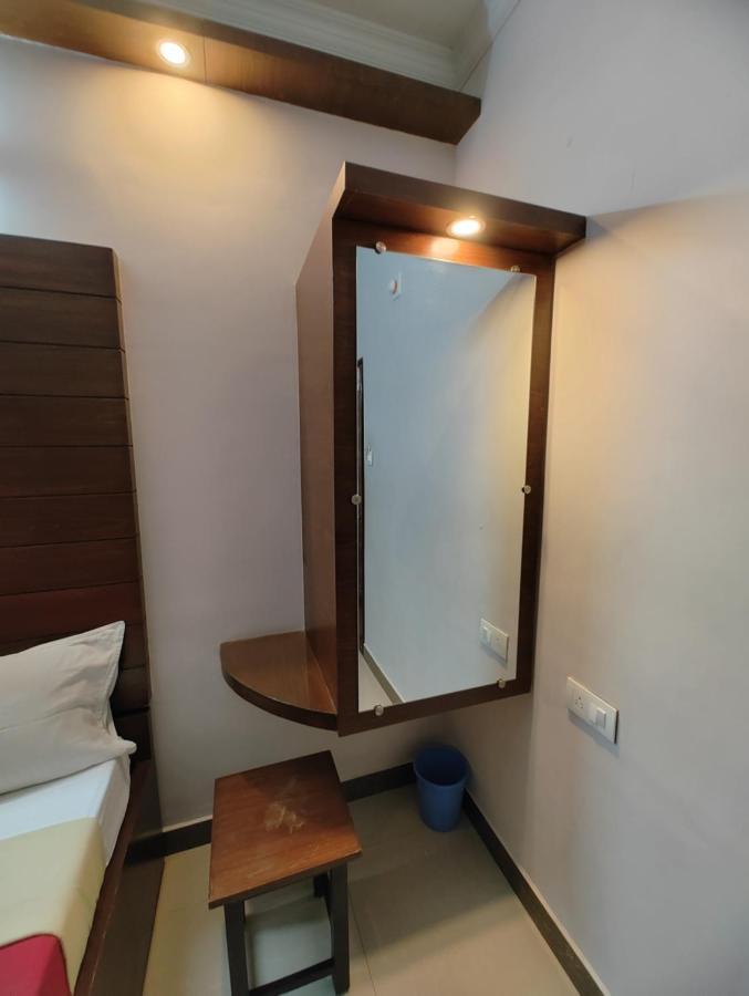 Vyavahar Lodge 우두피 외부 사진