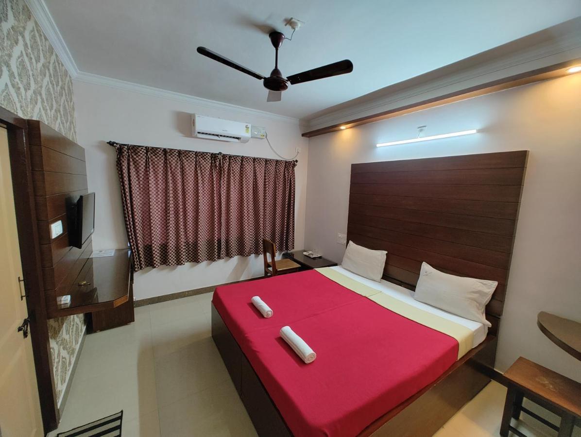 Vyavahar Lodge 우두피 외부 사진